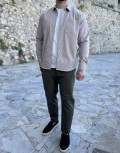 Ανδρικό πουκάμισο με γιακά μονόχρωμο με ύφασμα καπαρντίνας.