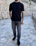 Ανδρική κοντομάνικη μπλούζα της εταιρείας με κεντητό λογότυπο στο στήθος.