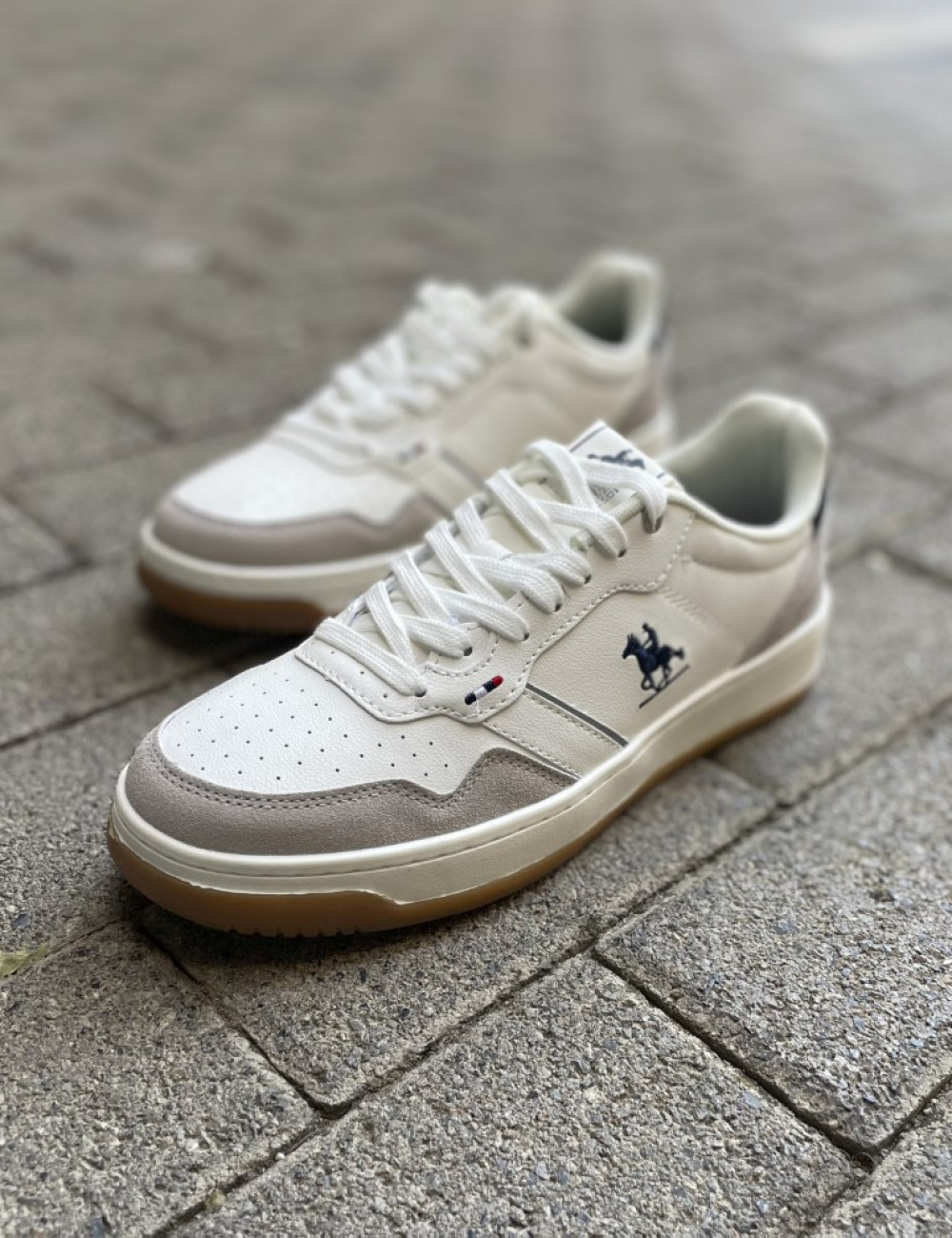 Ανδρικά χαμηλά Casual Sneakers κατασκευασμένα απο δερματίνη  άριστης ποιότητας.