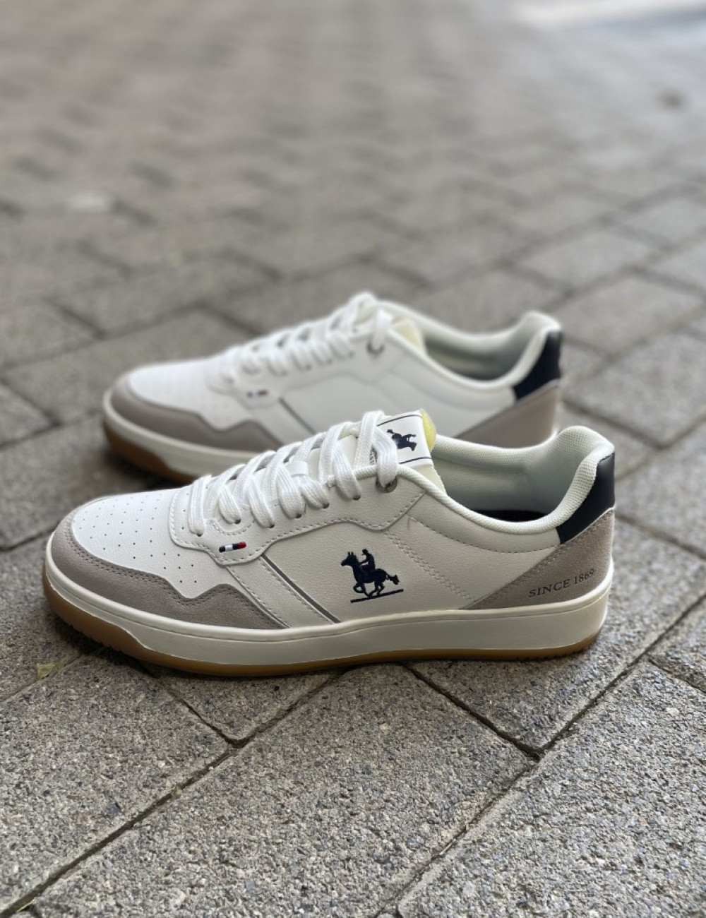 Ανδρικά χαμηλά Casual Sneakers κατασκευασμένα απο δερματίνη  άριστης ποιότητας.