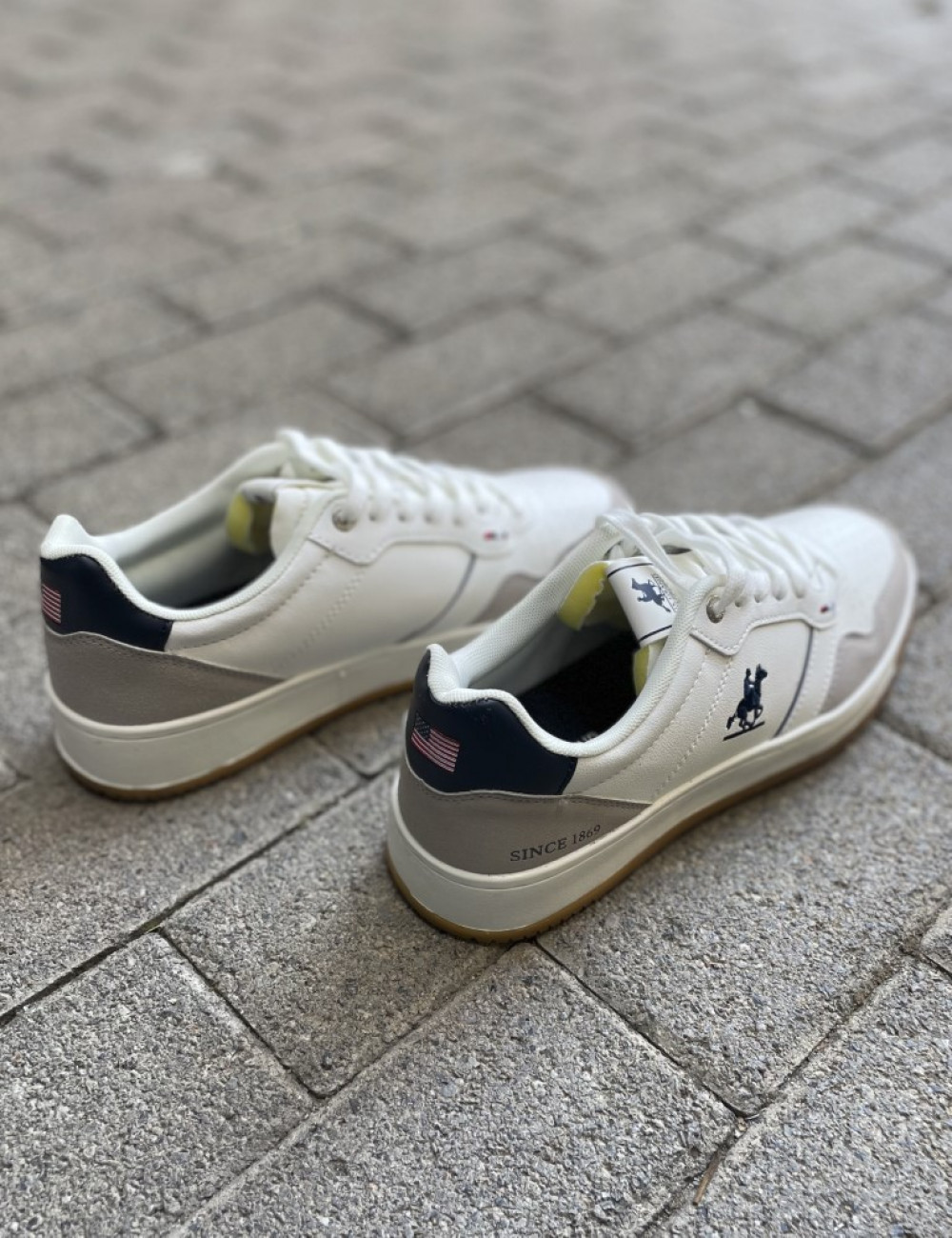 Ανδρικά χαμηλά Casual Sneakers κατασκευασμένα απο δερματίνη  άριστης ποιότητας.