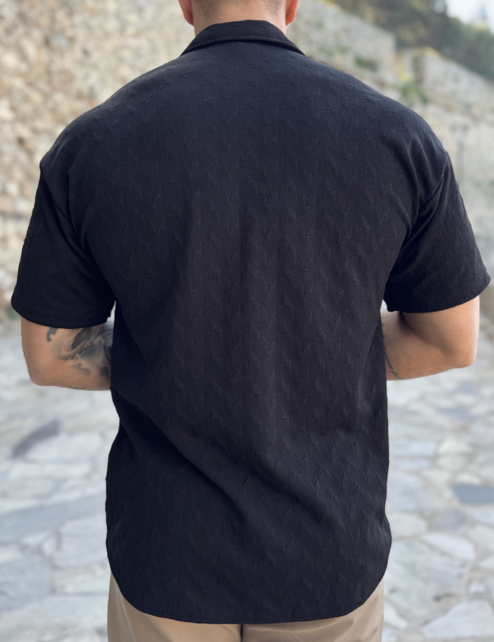 Ανδρικό κοντομάνικο πουκάμισο σε oversized γραμμή.