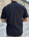 Ανδρικό κοντομάνικο πουκάμισο σε oversized γραμμή.