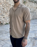 Ανδρικό κοντομάνικο πουκάμισο σε oversized γραμμή.
