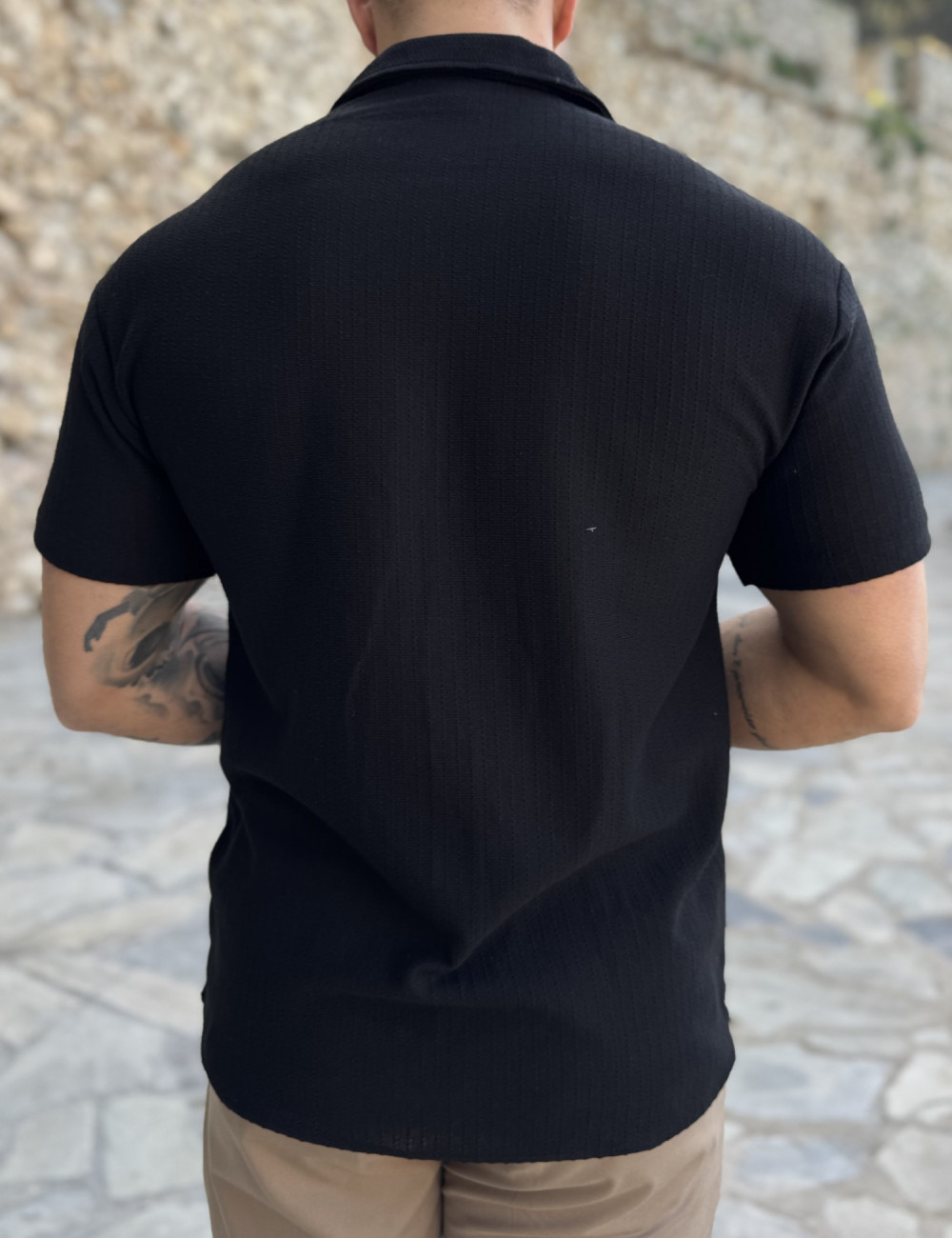 Ανδρικό κοντομάνικο πουκάμισο με ιδιαίτερη πλέξη σε oversized γραμμή.