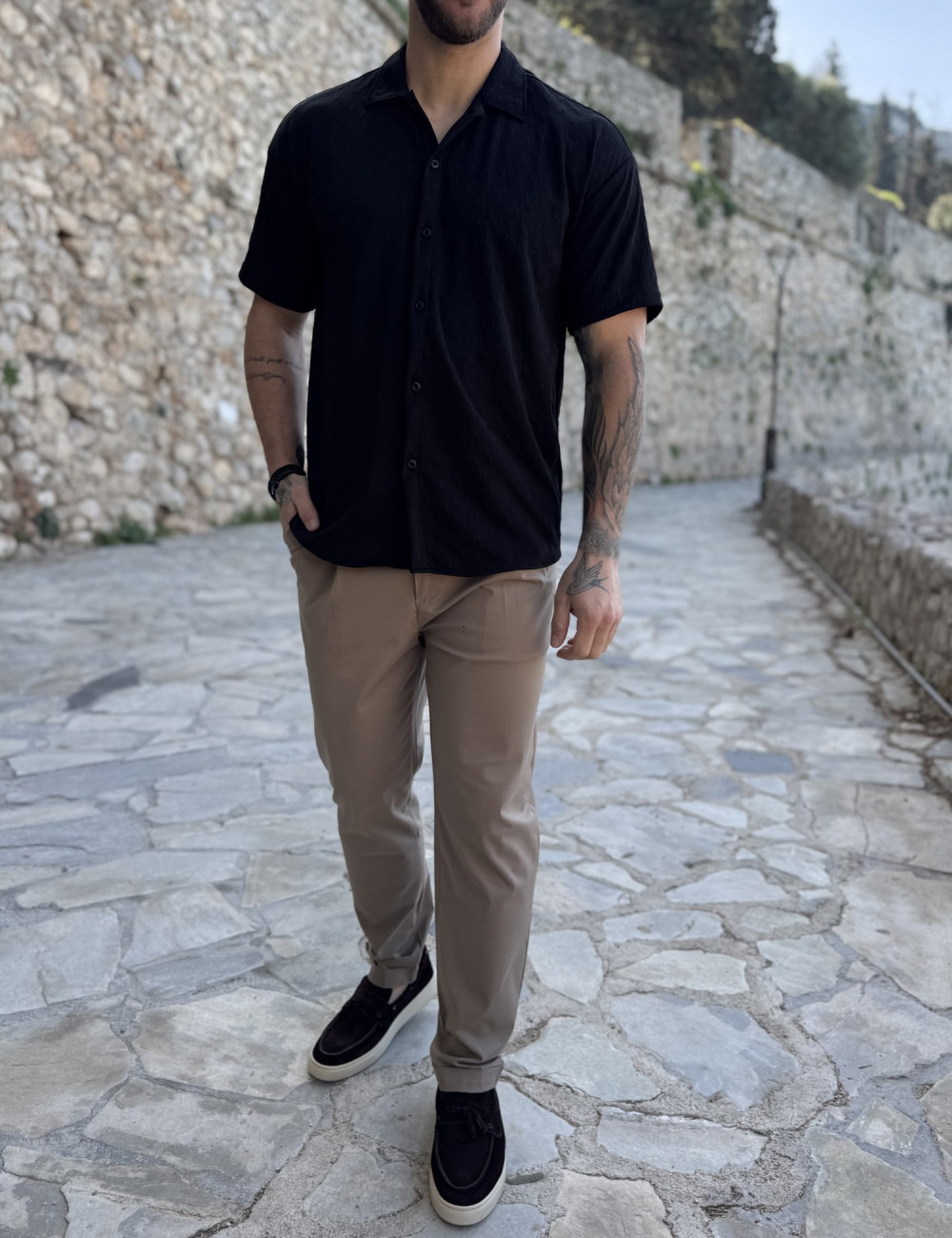 Ανδρικό κοντομάνικο πουκάμισο σε oversized γραμμή.