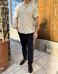 Ανδρικό κοντομάνικο πουκάμισο γκοφρέ σε oversized γραμμή.