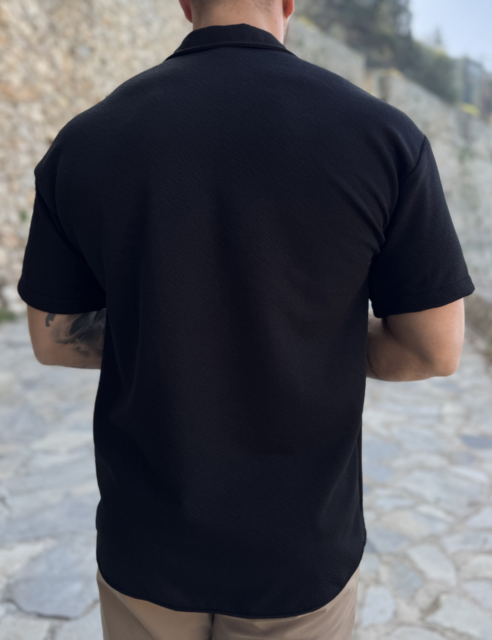 Ανδρικό κοντομάνικο πουκάμισο γκοφρέ σε oversized γραμμή.