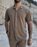 Ανδρικό κοντομάνικο πουκάμισο σε oversized γραμμή.