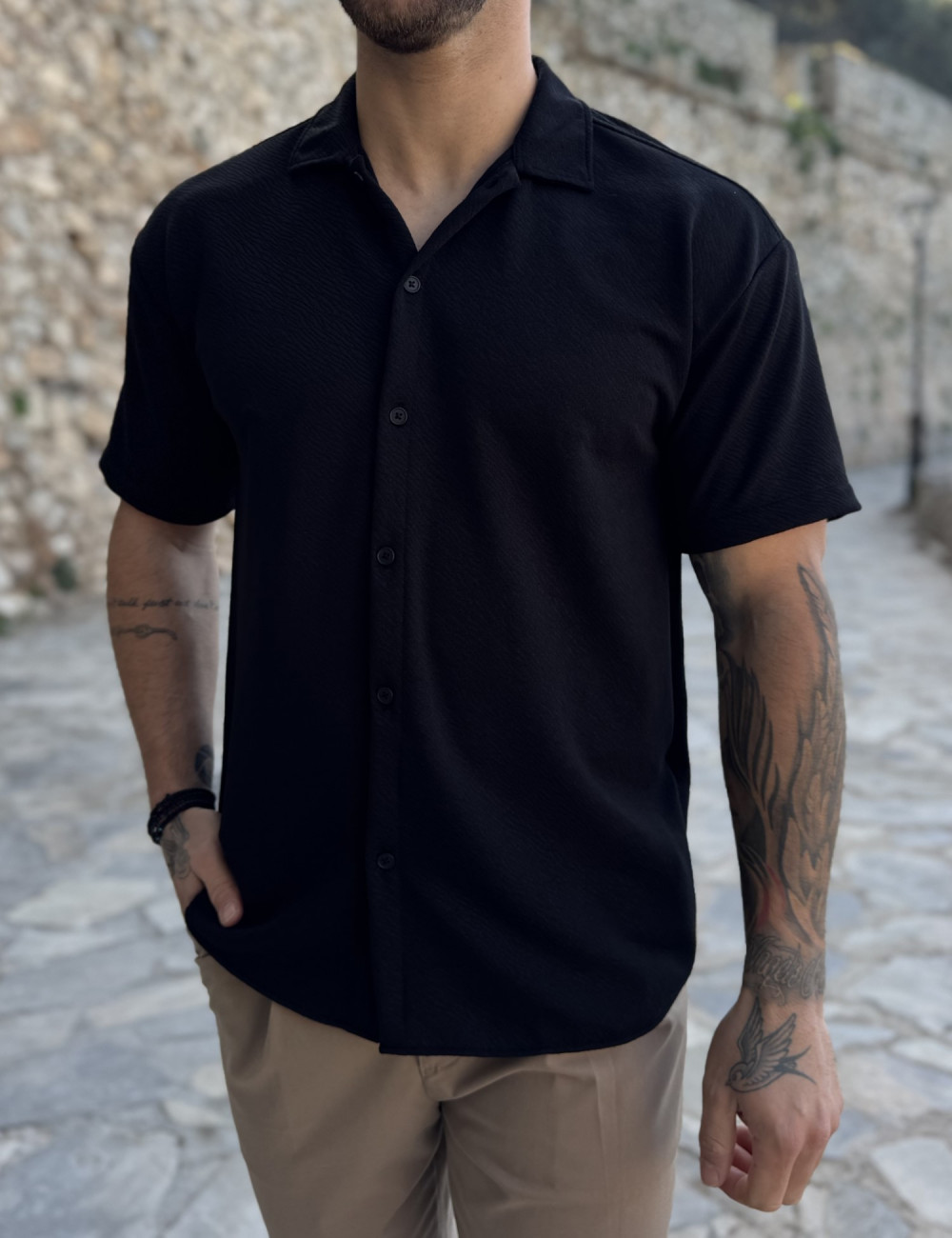 Ανδρικό κοντομάνικο πουκάμισο γκοφρέ σε oversized γραμμή.