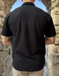 Ανδρικό κοντομάνικο πουκάμισο σε oversized γραμμή.