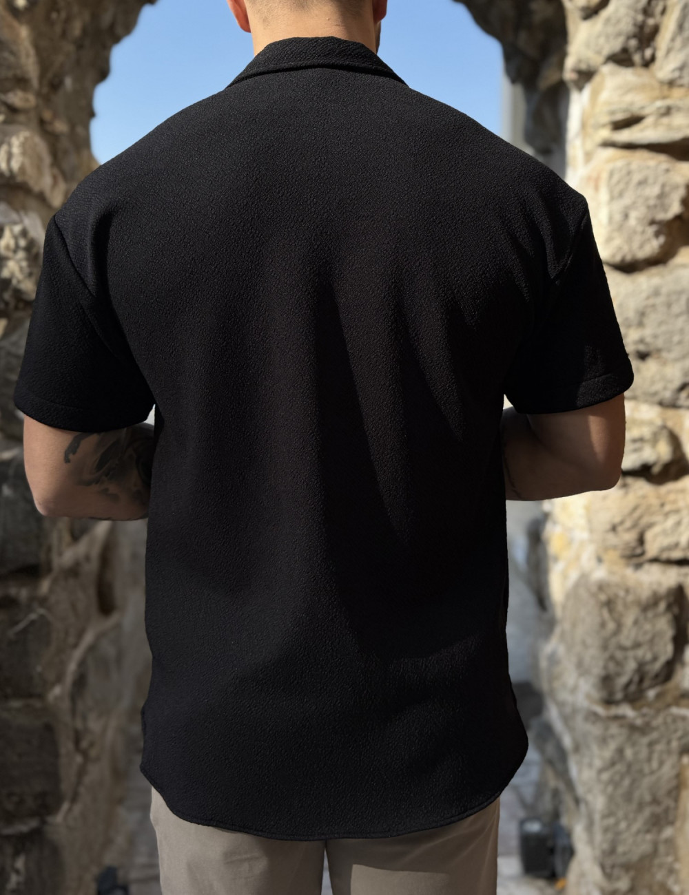 Ανδρικό κοντομάνικο πουκάμισο σε oversized γραμμή.