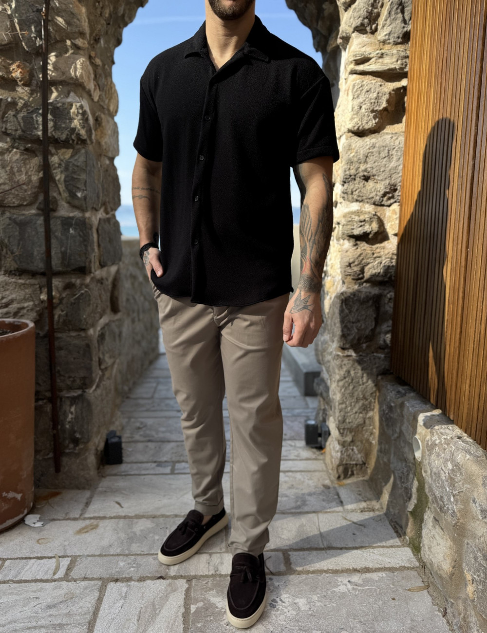 Ανδρικό κοντομάνικο πουκάμισο σε oversized γραμμή.