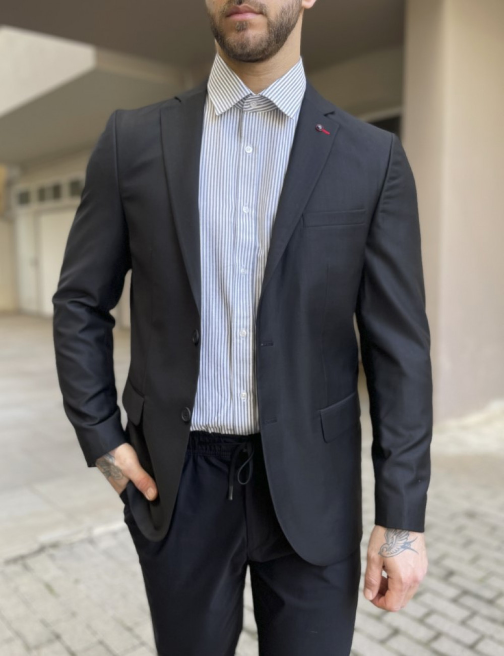 Ανδρικό&nbsp;μαύρο μονόχρωμο σακάκι.