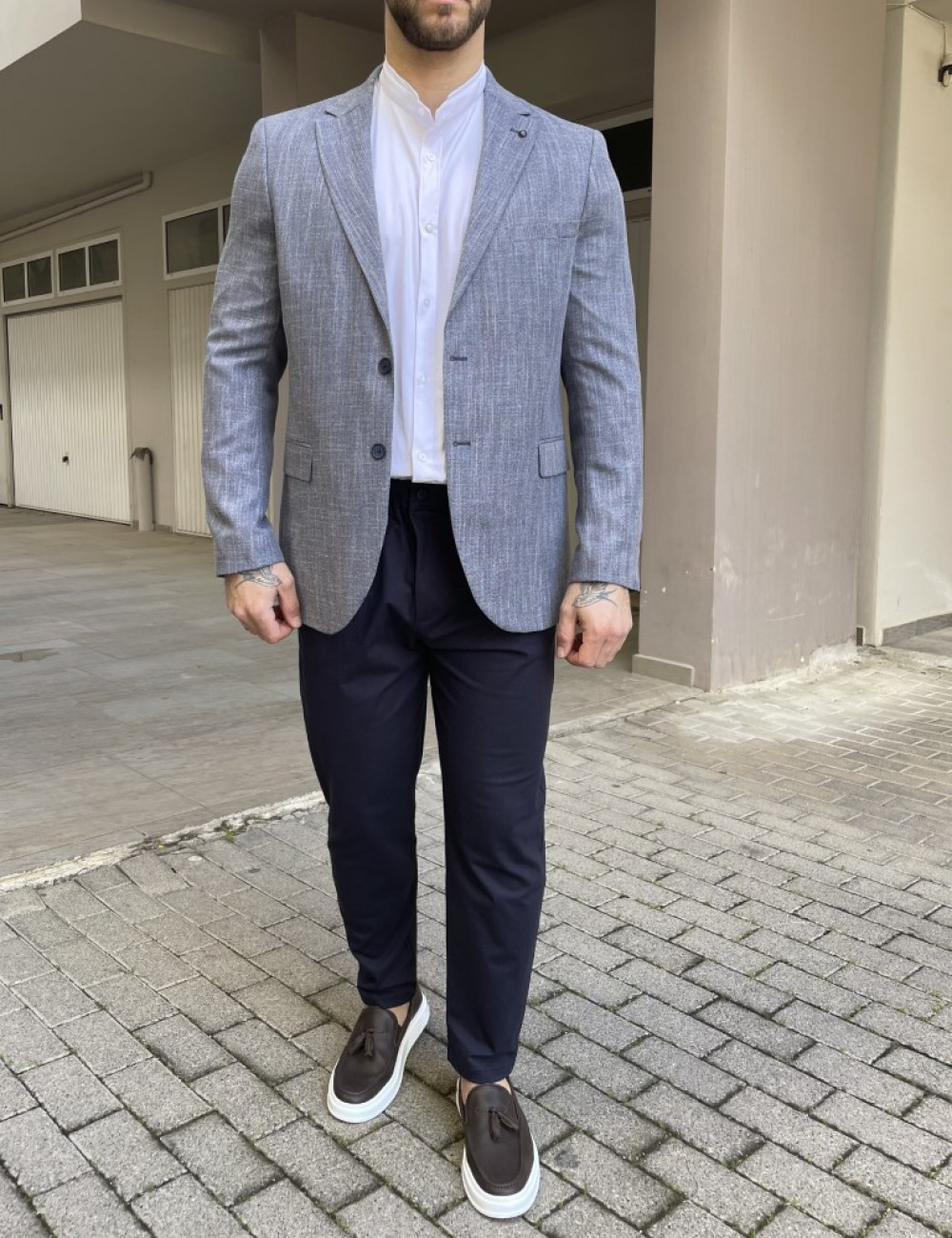 Ανδρικό&nbsp;γκρι&nbsp;σακάκι με μπλε υποτόνους.