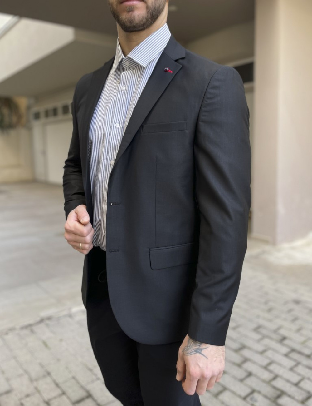 Ανδρικό&nbsp;μαύρο μονόχρωμο σακάκι.