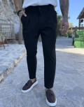 Ανδρικό υφασμάτινο παντελόνι με πιέτες.