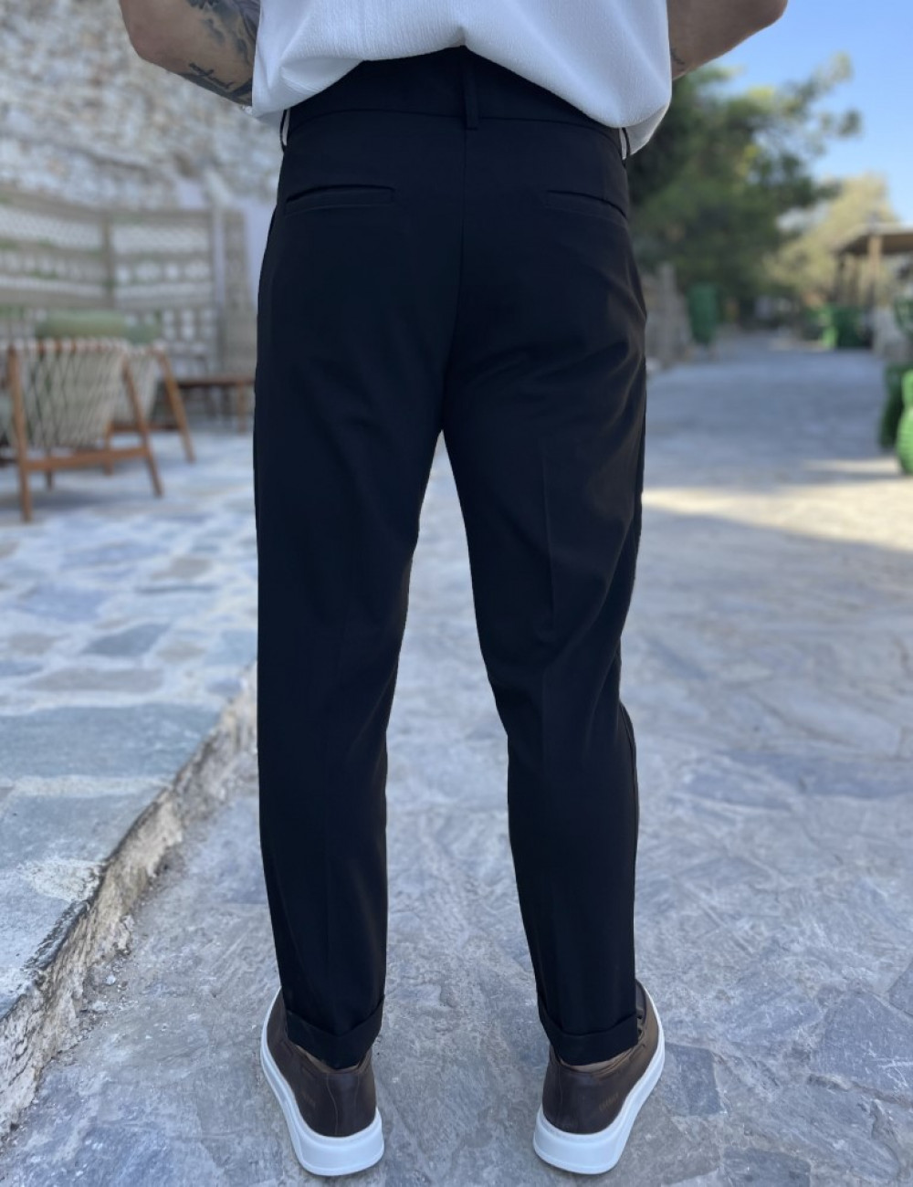 Ανδρικό υφασμάτινο παντελόνι με πιέτες.