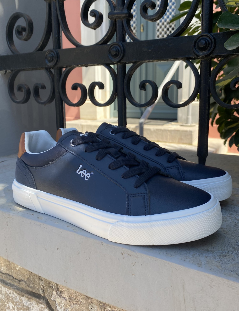 Ανδρικά χαμηλά Casual Sneakers κατασκευασμένα απο δερματίνη  άριστης ποιότητας.