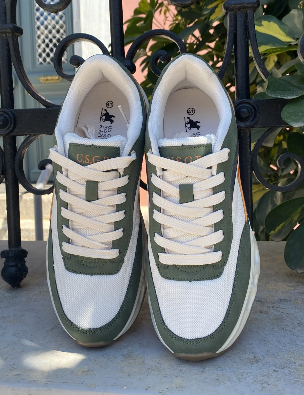 Ανδρικά Casual Sneakers με περίτεχνη διάτρητη σόλα, κατασκευασμένα απο δερματίνη  άριστης ποιότητας.