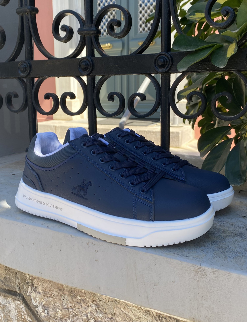  Ανδρικά χαμηλά Casual Sneakers κατασκευασμένα απο δερματίνη  άριστης ποιότητας.