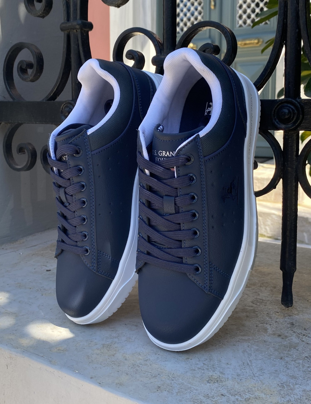  Ανδρικά χαμηλά Casual Sneakers κατασκευασμένα απο δερματίνη  άριστης ποιότητας.