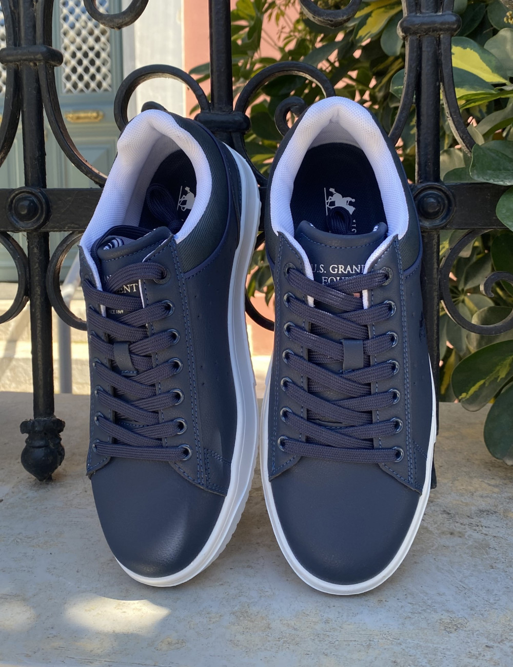  Ανδρικά χαμηλά Casual Sneakers κατασκευασμένα απο δερματίνη  άριστης ποιότητας.