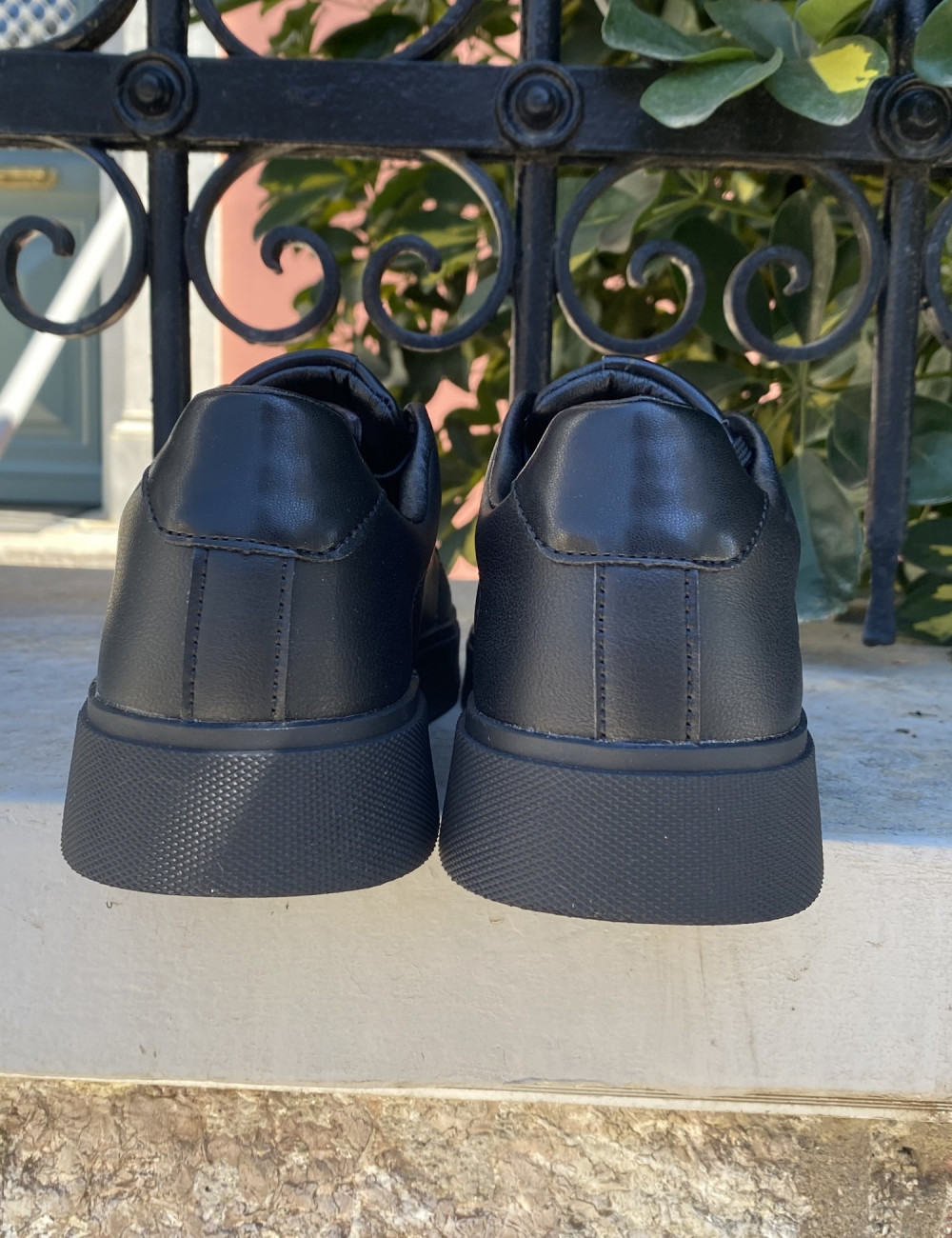 Ανδρικά χαμηλά Casual Sneakers κατασκευασμένα απο δερματίνη  άριστης ποιότητας.