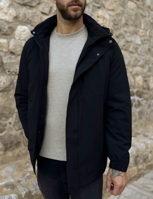 Ανδρικό μαύρο μπουφάν με κουκούλα και τσέπες D3356