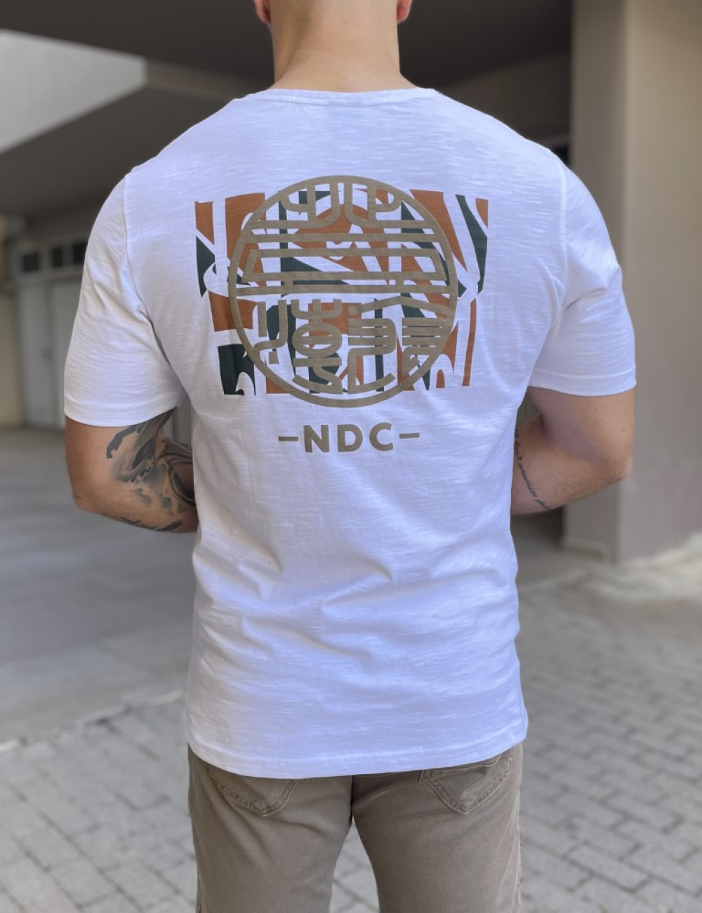 Αντρική κοντομάνικη μπλούζα της εταιρείας NDC.