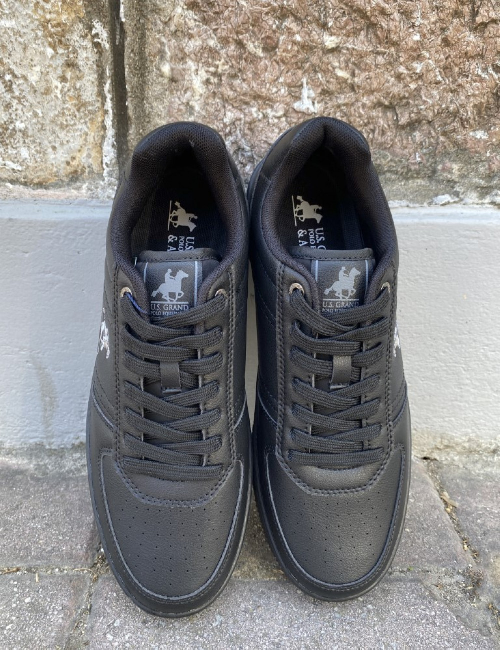  Ανδρικά χαμηλά Casual Sneakers κατασκευασμένα απο δερματίνη  άριστης ποιότητας.
