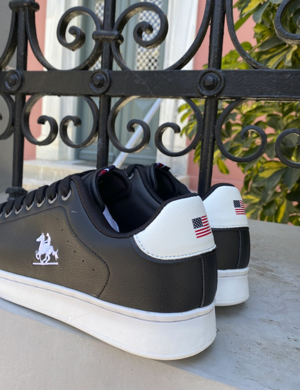  Ανδρικά χαμηλά Casual Sneakers κατασκευασμένα απο δερματίνη  άριστης ποιότητας.