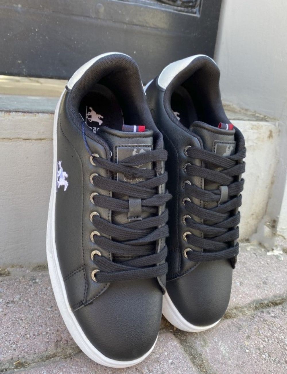  Ανδρικά χαμηλά Casual Sneakers κατασκευασμένα απο δερματίνη  άριστης ποιότητας.