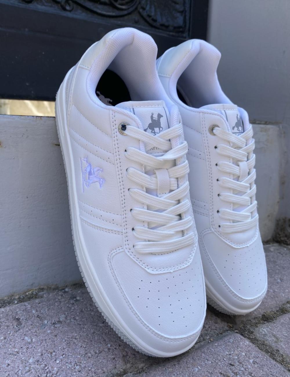  Ανδρικά χαμηλά Casual Sneakers κατασκευασμένα απο δερματίνη  άριστης ποιότητας.