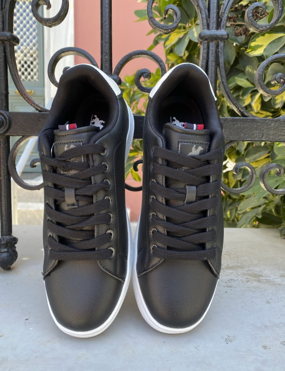  Ανδρικά χαμηλά Casual Sneakers κατασκευασμένα απο δερματίνη  άριστης ποιότητας.