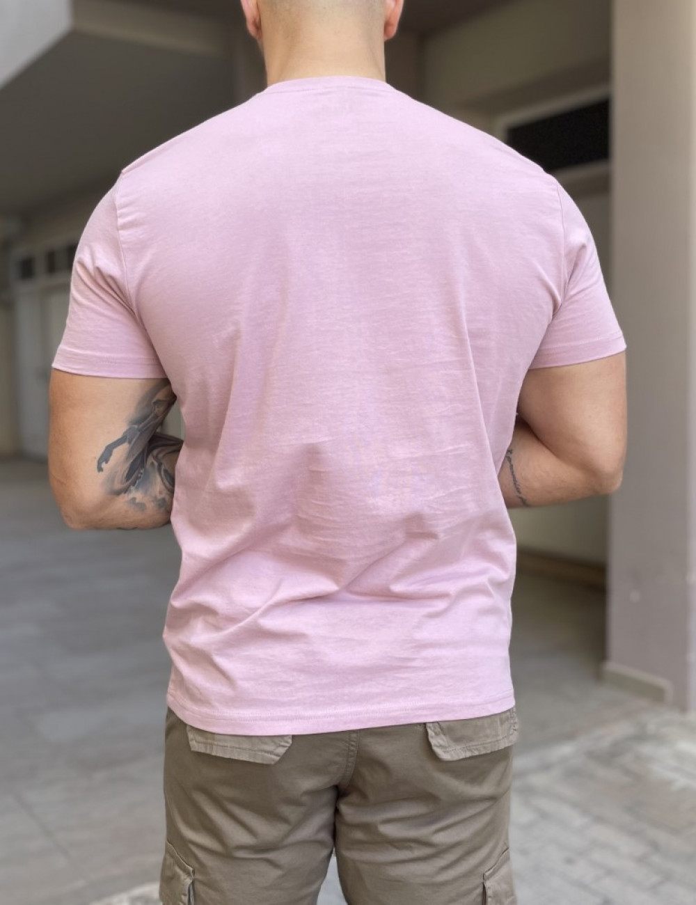 Ανδρικό T-shirt με κοντό μανίκι της εταιρίας Lee σε μπορντό χρώμα με στάμπα της εταιρείας στο στήθος Κανονική εφαρμογήΣύνθεση: 100% βαμβάκιΤο μοντέλο έχει ύψος 1.