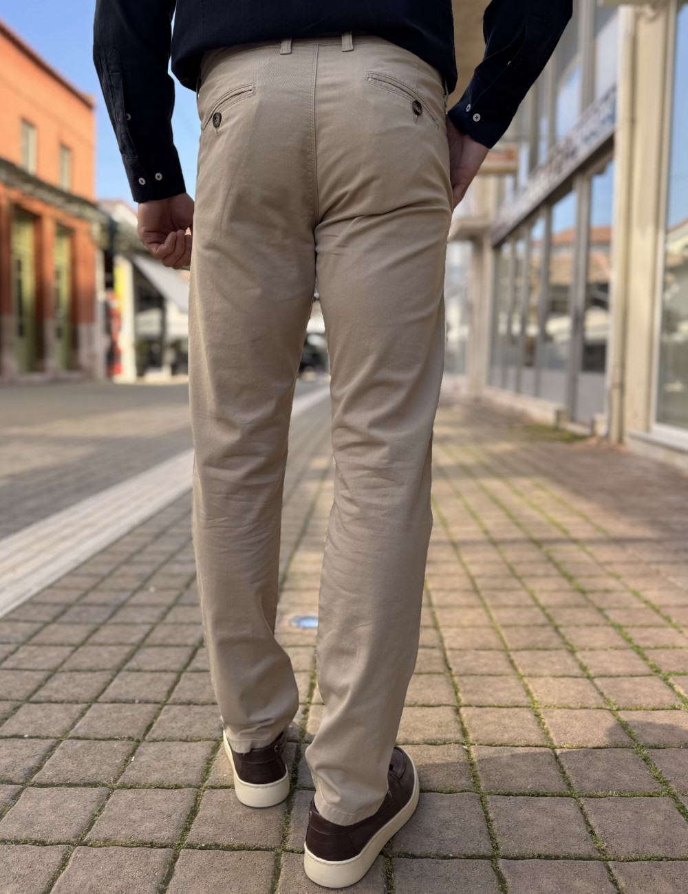 Ανδρικό μονόχρωμο, υφασμάτινο παντελόνι με Chinos τσέπες.