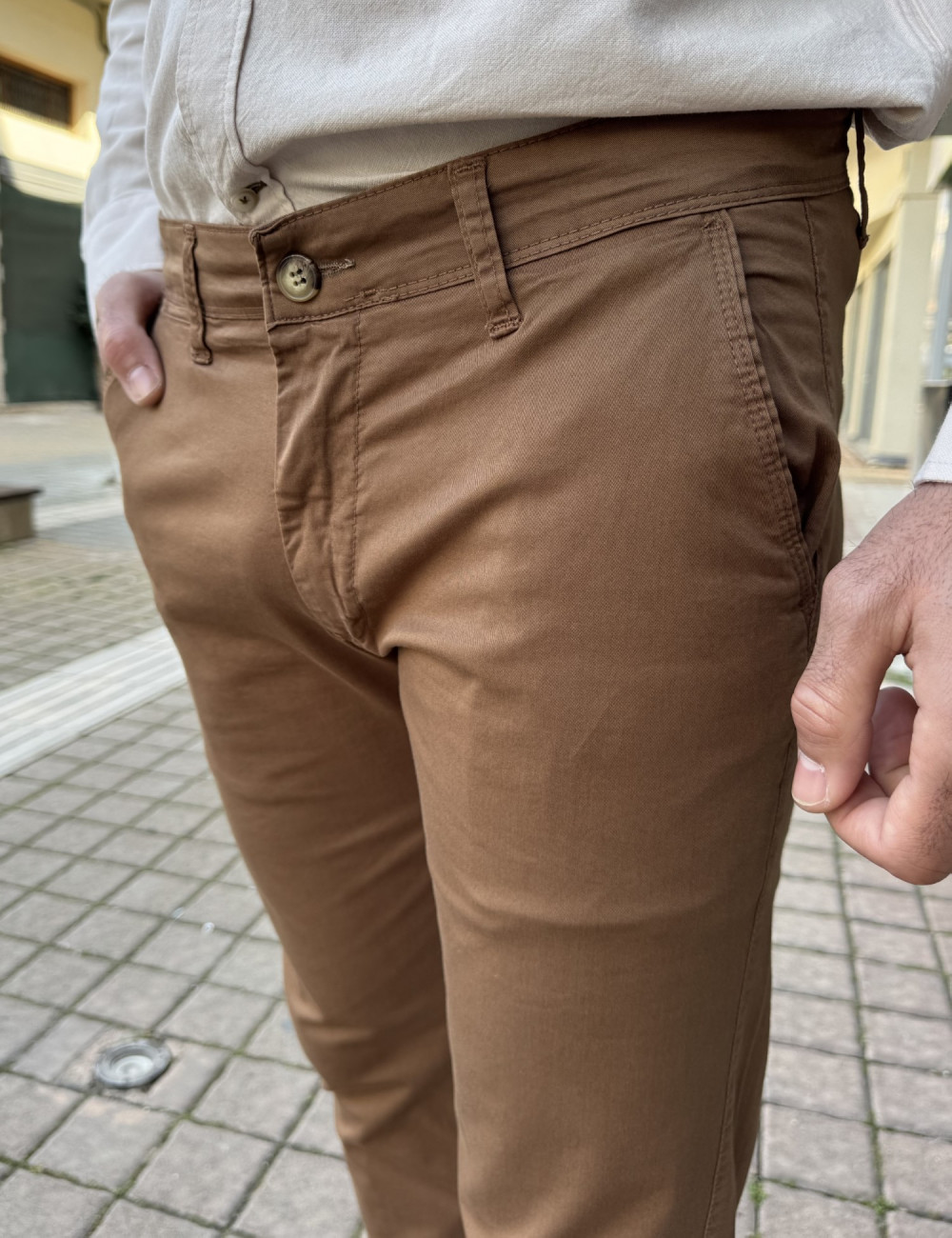 Ανδρικό μονόχρωμο, υφασμάτινο παντελόνι με Chinos τσέπες.