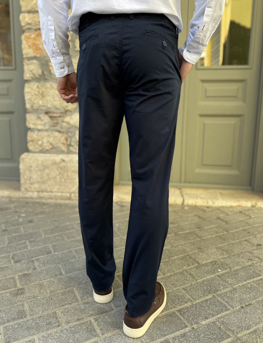 Ανδρικό μονόχρωμο, υφασμάτινο παντελόνι με Chinos τσέπες.
