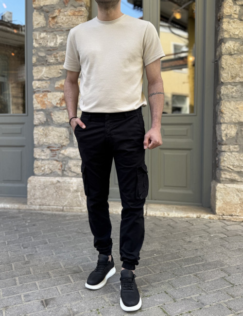 Ανδρικό μαύρο υφασμάτινο cargo παντελόνι 210922V