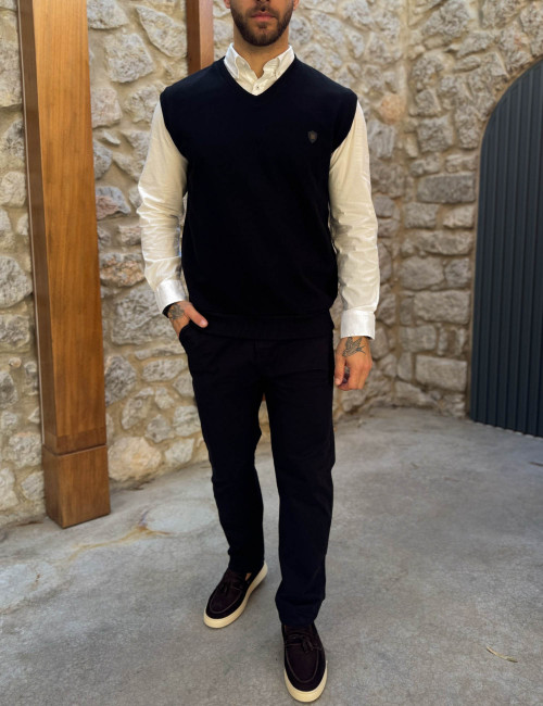 Everbest ανδρική μαύρη καζάκα με V λαιμόκοψη 261037