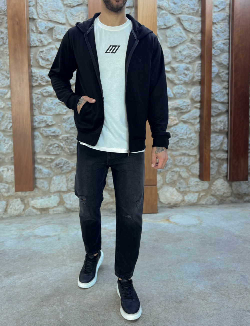 Ανδρική μονόχρωμη ζακέτα της εταιρείας Origin.
