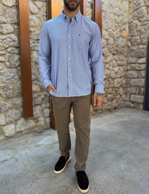 Ανδρικό μπλε ριγέ πουκάμισο με γιακά και τσέπη στο στήθος 562