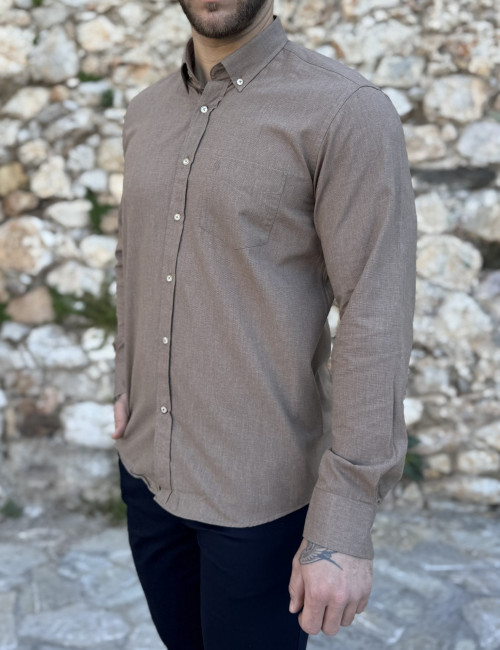 Ανδρικό καφέ βαμβακερό πουκάμισο με τσέπη 480K
