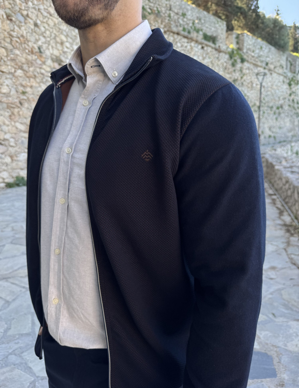 Ανδρική ζακέτα ελληνική κατασκευής.