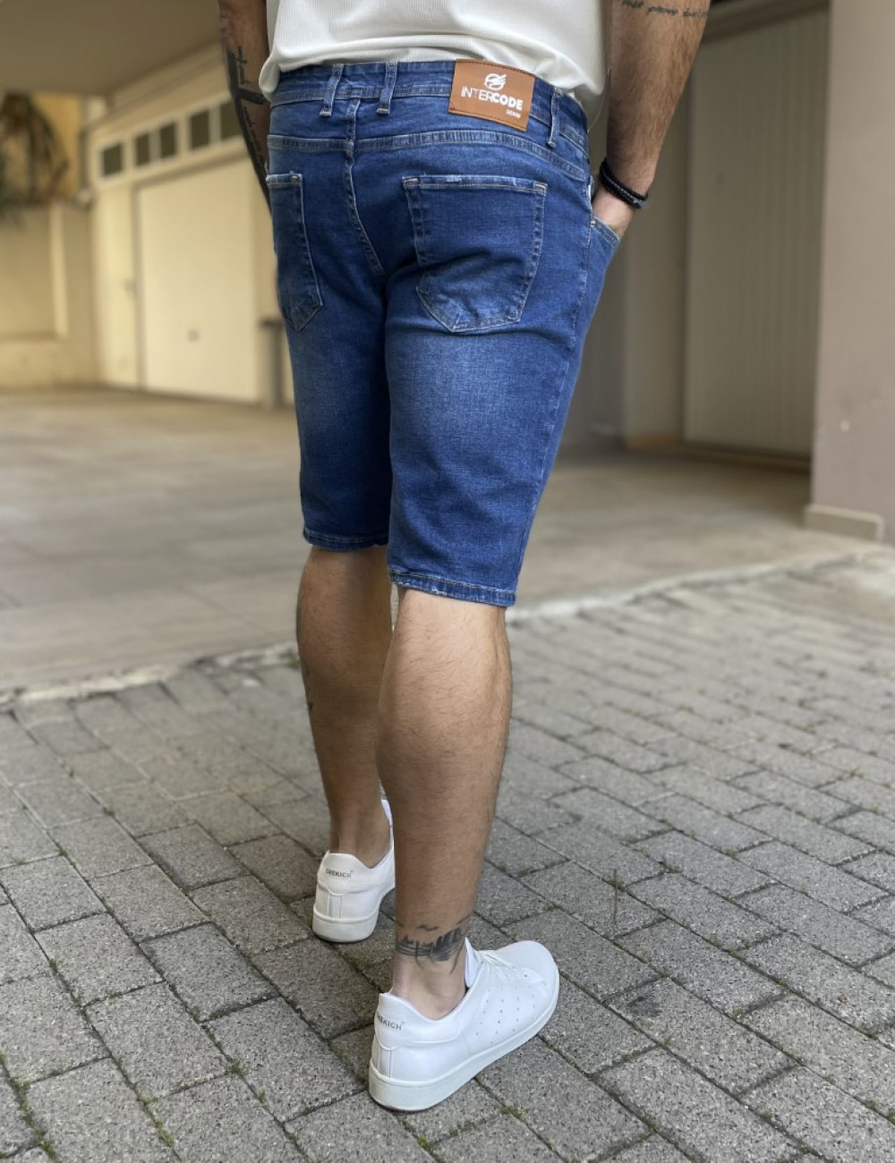 Ανδρική&nbsp;τζιν βερμούδα&nbsp;με&nbsp;ελαστικότητα.