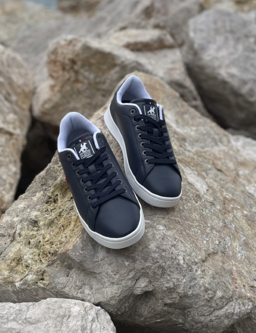  Ανδρικά χαμηλά Casual Sneakers κατασκευασμένα απο δερματίνη  άριστης ποιότητας.