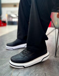 Ανδρικά μαύρα, δίσολα Sneakers με κορδόνια και λαστιχένια σόλα.