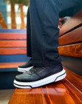 Ανδρικά μαύρα, δίσολα Sneakers με κορδόνια και λαστιχένια σόλα.