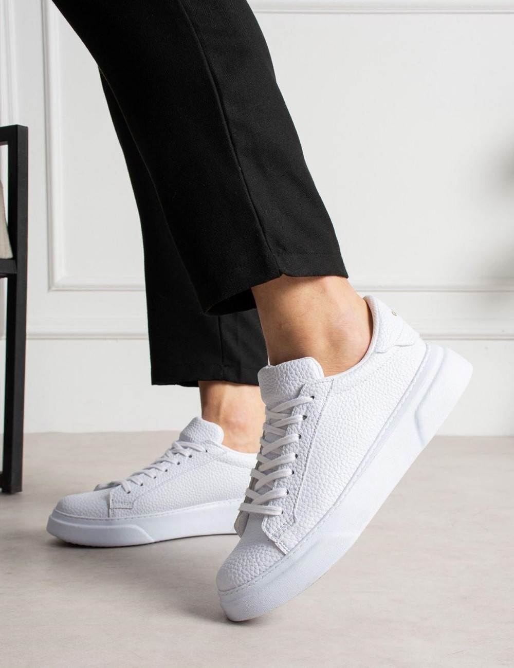 Ανδρικά δίσολα Sneakers με κορδόνια λαστιχένια σόλα.